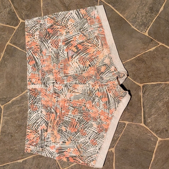 Guess Shorts - Picture 4 of 4